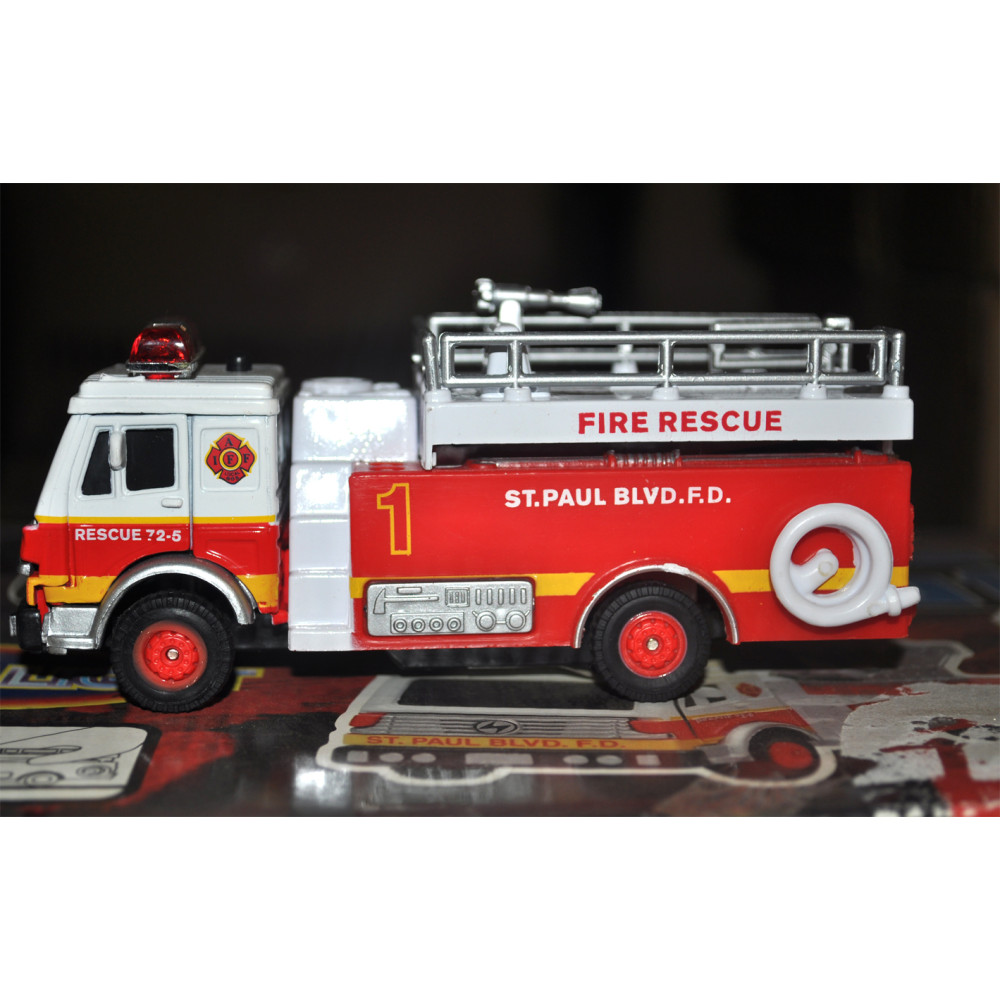 DIE CAST FIRE ENGINE (1 PIECE)